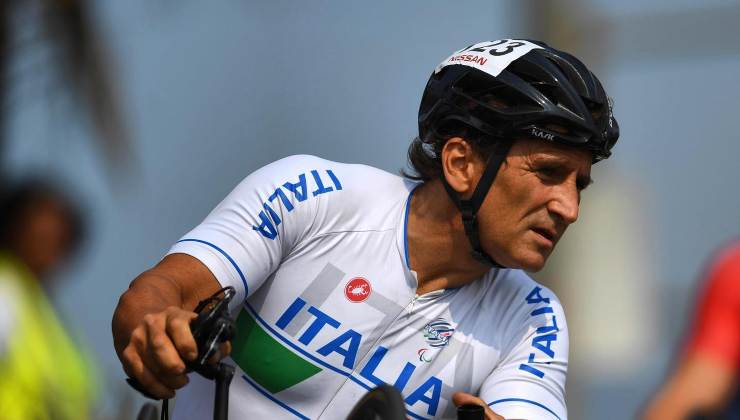 Alex Zanardi con indosso la maglia dell'Italia