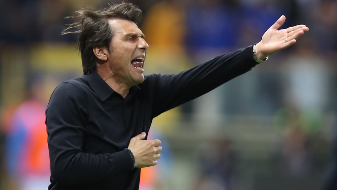 Si scaglia contro l'ex collaboratore