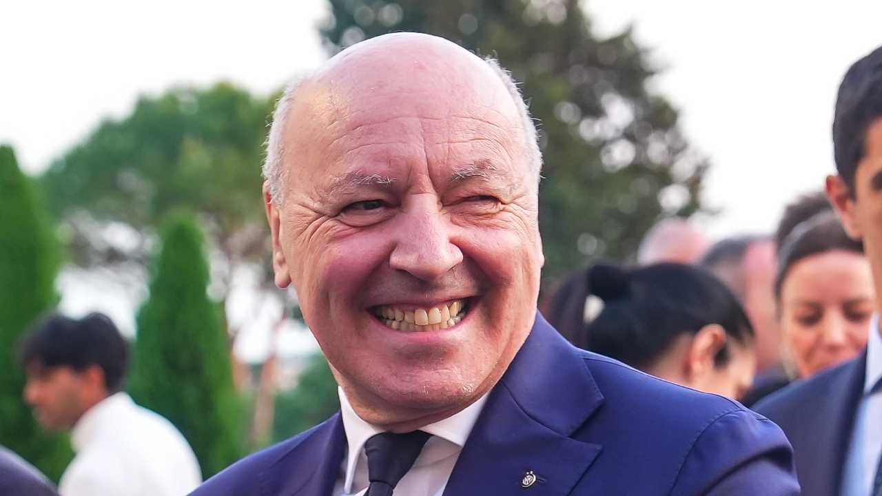 Beppe Marotta sorride