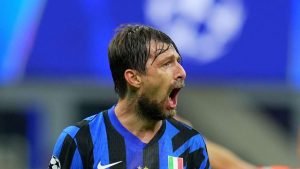 Sputo in faccia dopo il gol