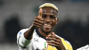 Victor Osimhen sorride
