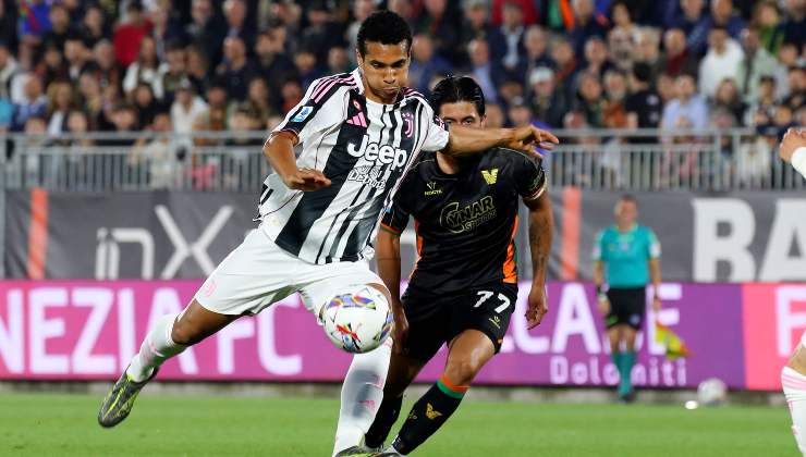 Un'azione di gioco di Venezia-Juventus