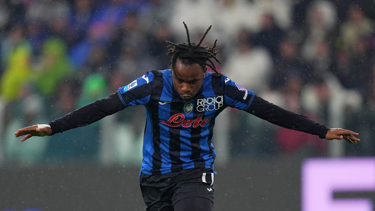 Ademola Lookman esulta