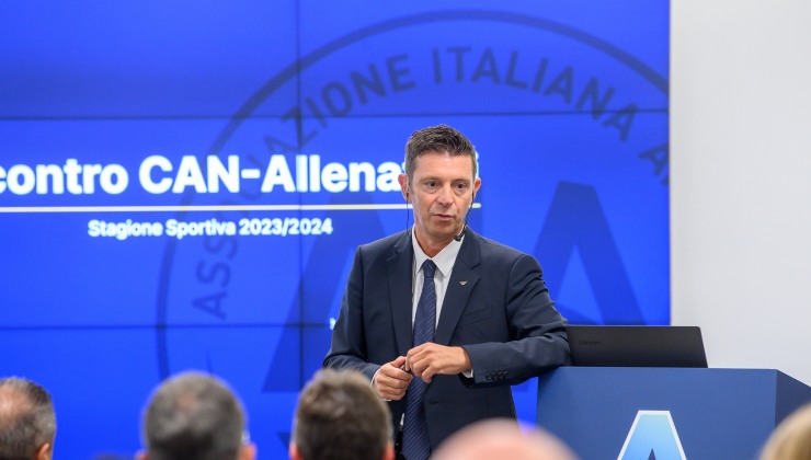Gli arbitri spiegheranno al pubblico la decisione