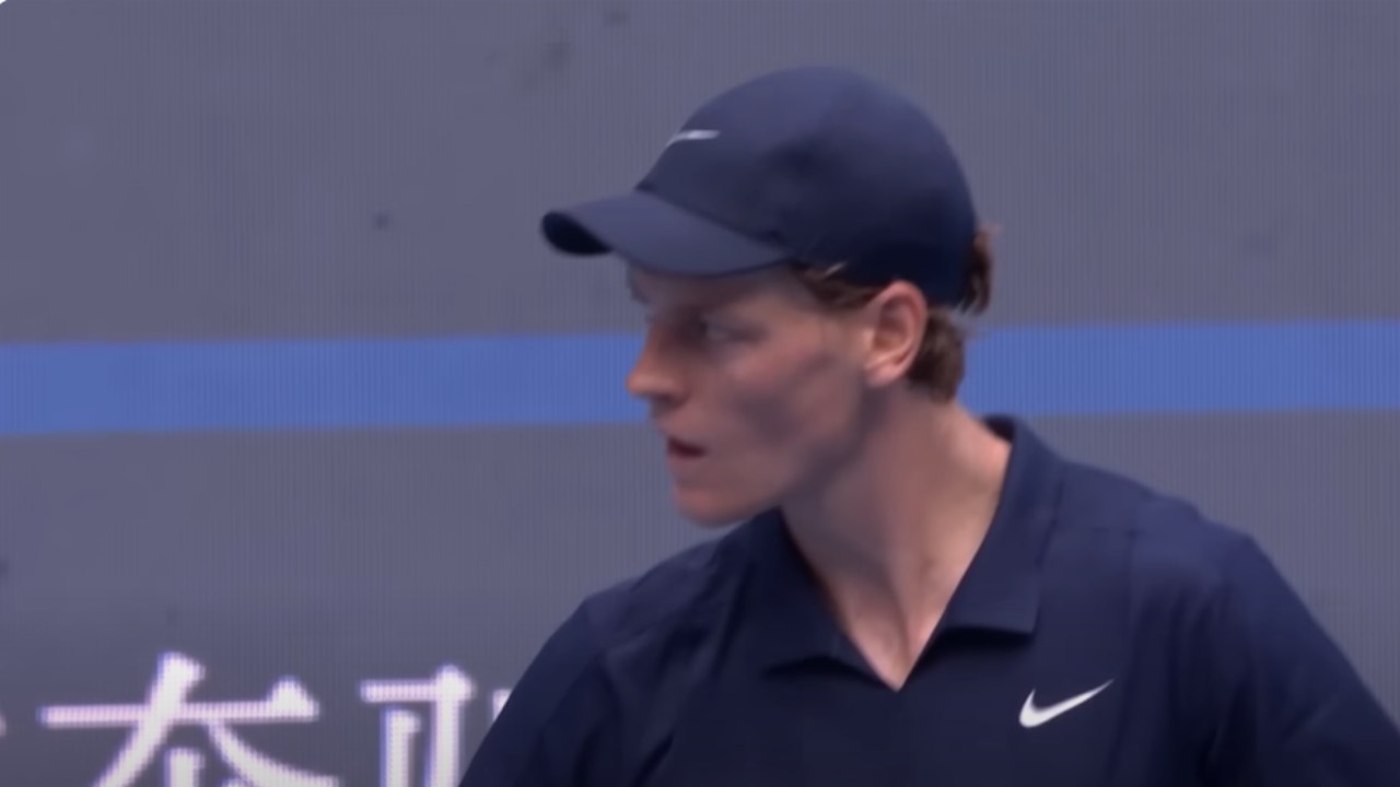 Battuto De Minaur in tre set