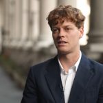 Anche la famiglia è arrabbiata con lui